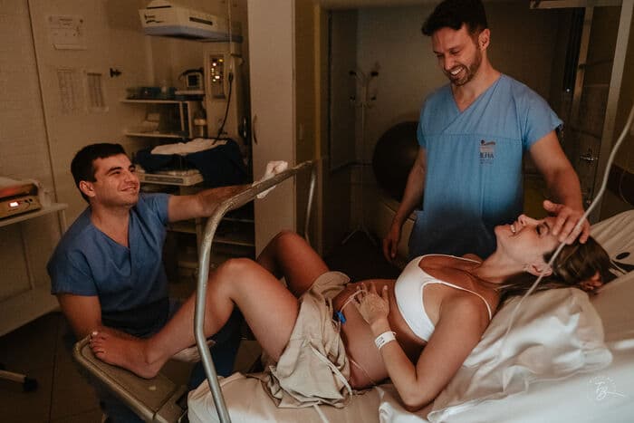 Equipe do Dr. Diego preparada para procedimento médico.